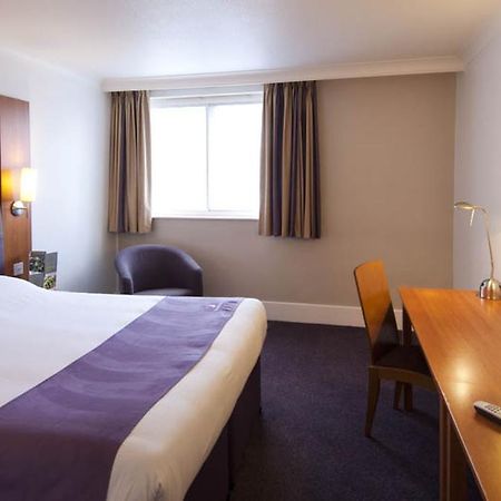 Premier Inn Tonbridge Exteriör bild