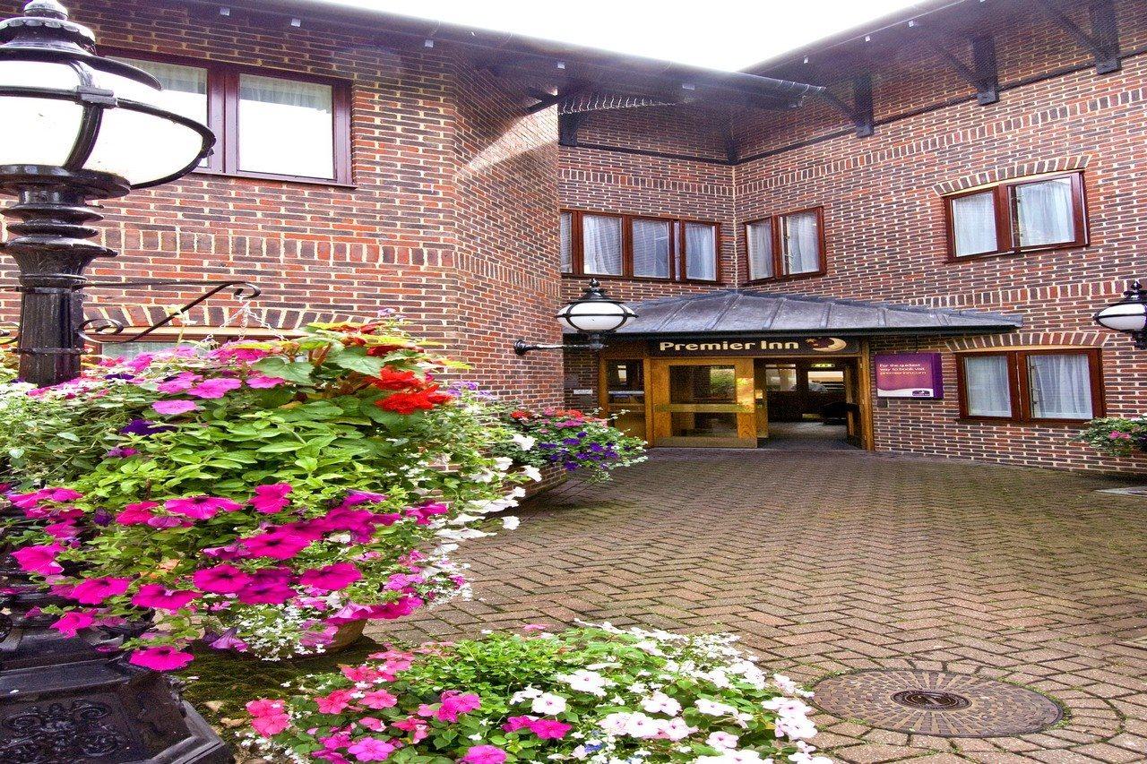 Premier Inn Tonbridge Exteriör bild