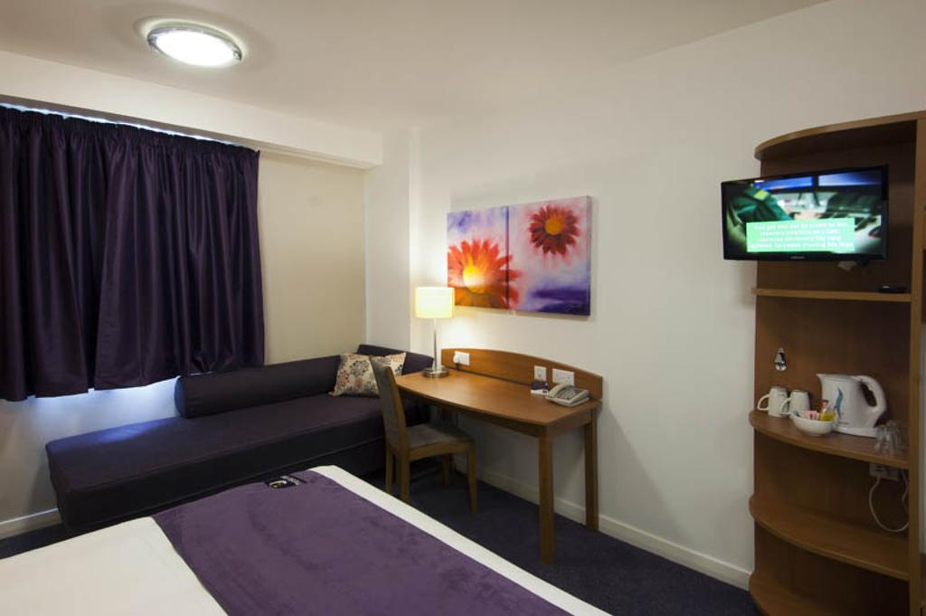 Premier Inn Tonbridge Rum bild