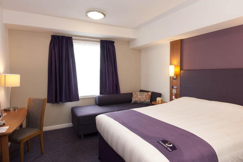 Premier Inn Tonbridge Rum bild