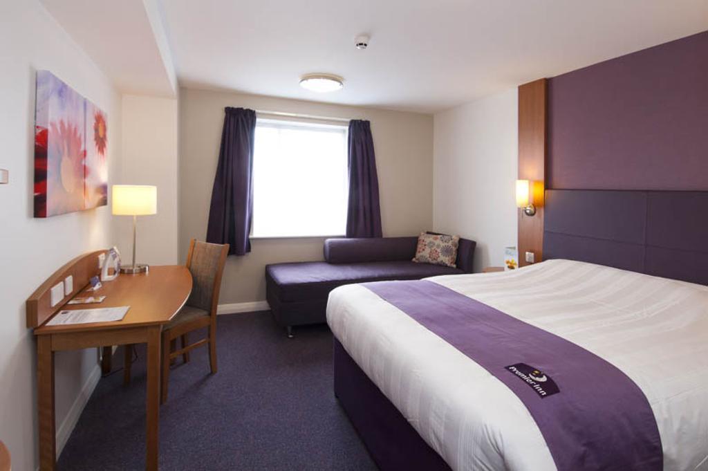 Premier Inn Tonbridge Rum bild