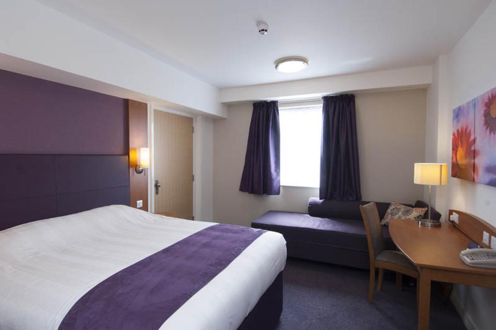 Premier Inn Tonbridge Rum bild