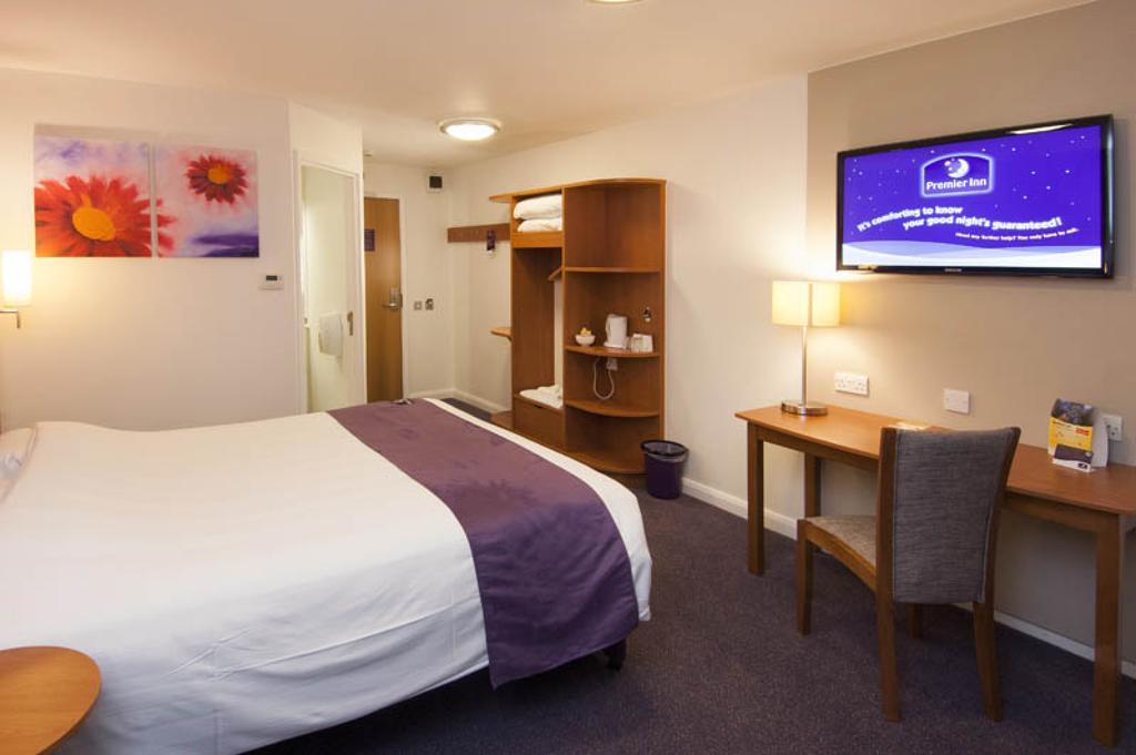 Premier Inn Tonbridge Exteriör bild