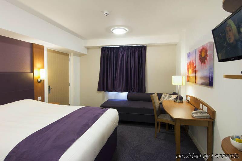 Premier Inn Tonbridge Exteriör bild