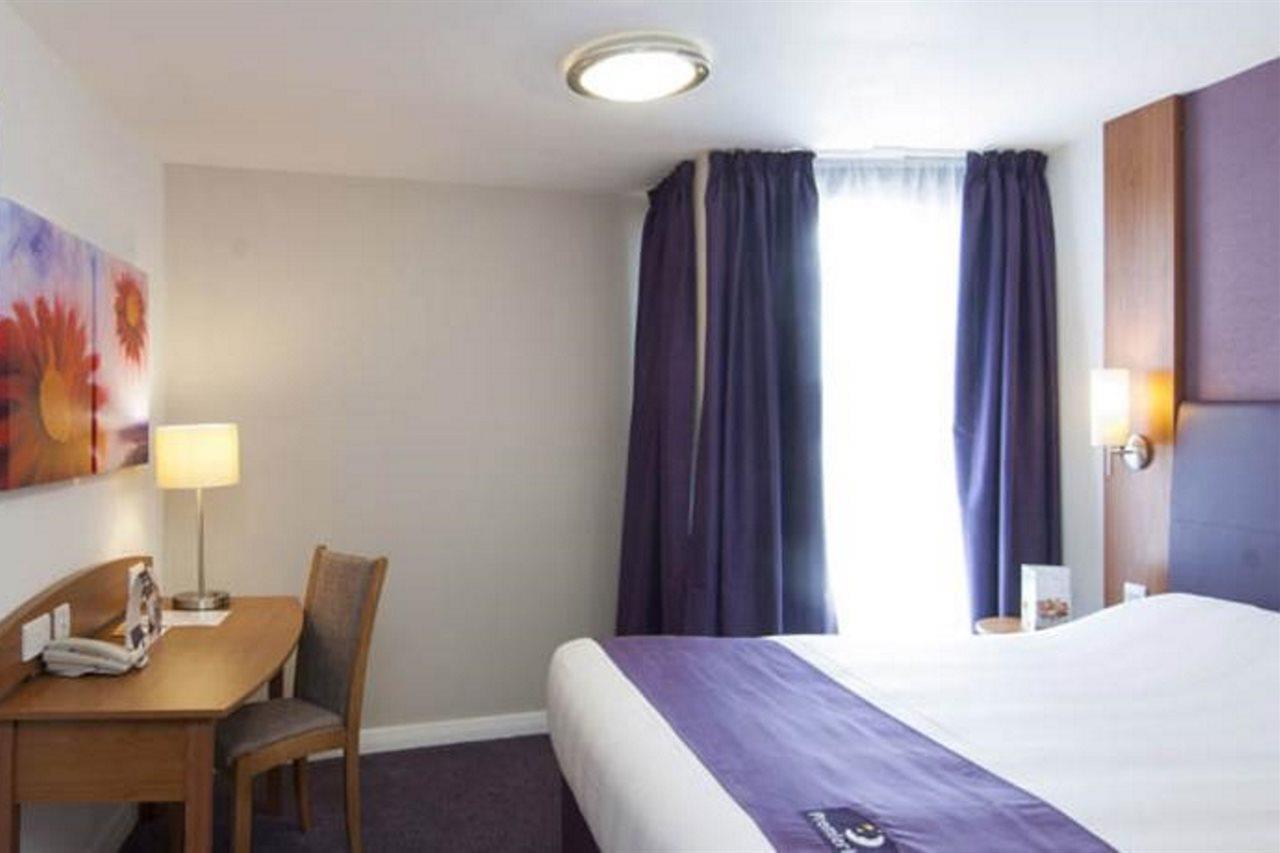 Premier Inn Tonbridge Exteriör bild