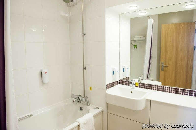 Premier Inn Tonbridge Exteriör bild
